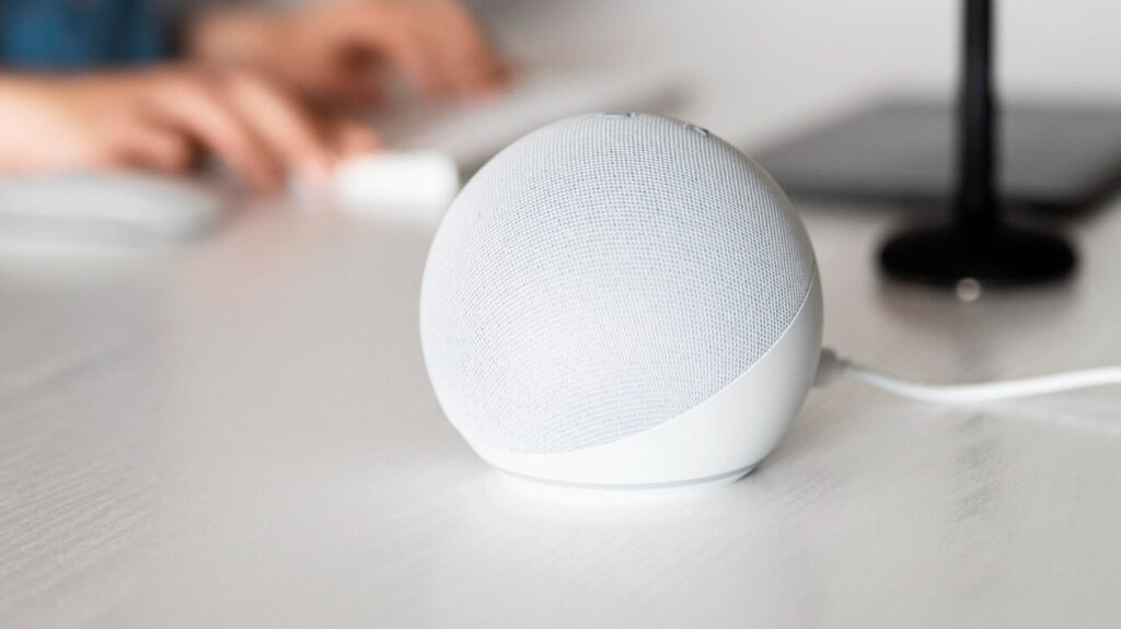 O que diferencia o Echo Dot do Echo Studio?