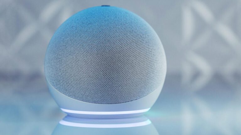 Alexa vem junto com o Echo Dot?