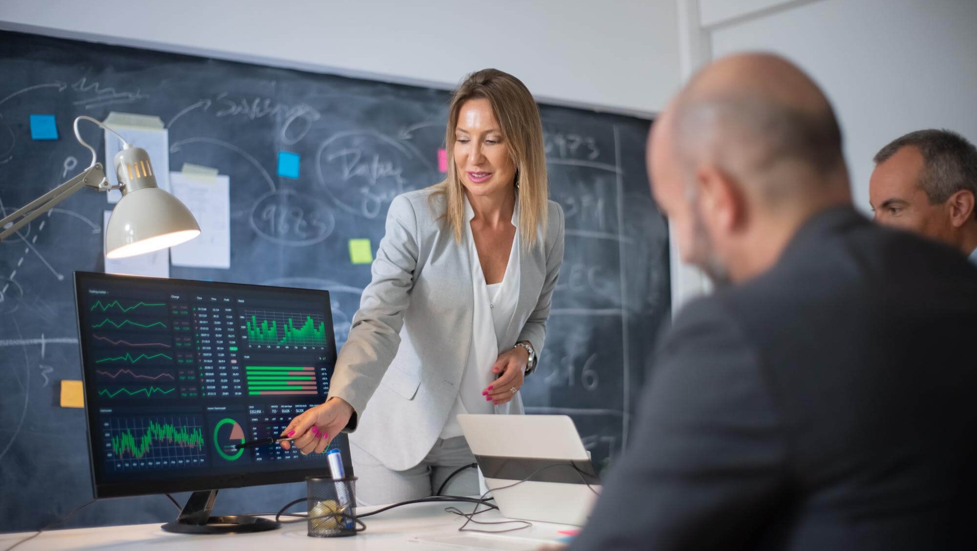 Como a Inteligência Artificial está transformando a Gestão de Mudanças Empresariais e o planejamento financeiro Como a Inteligência Artificial Está Transformando a Gestão de Mudanças Empresariais e o Planejamento Financeiro