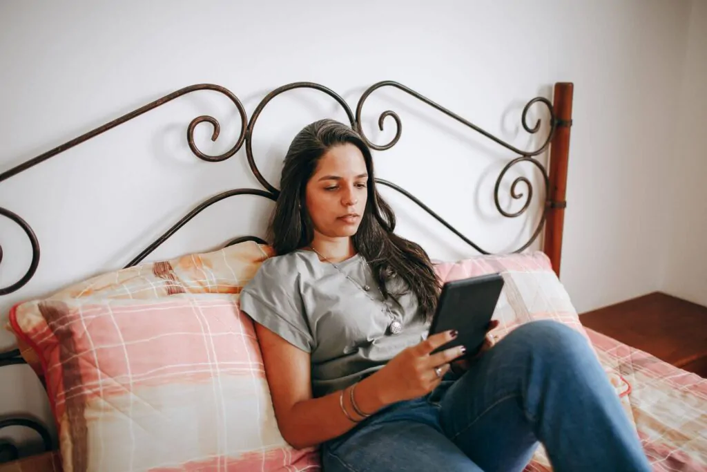 O Kindle tem luz azul? Veja como proteger sua visão