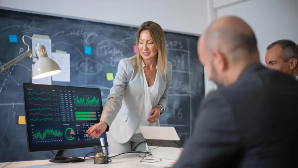 Como a Inteligência Artificial Está Transformando a Gestão de Mudanças Empresariais e o Planejamento Financeiro