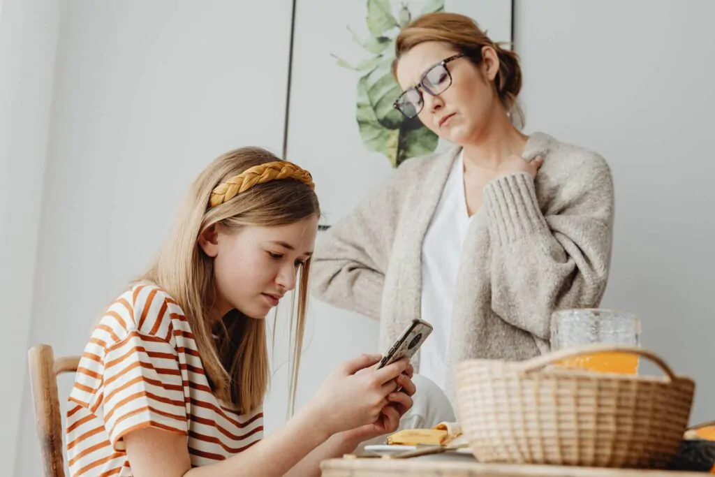 Rastrear Celular do filho: Apps para controle parental